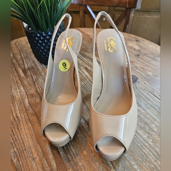 GBG LOS ANGELES SLINGBACKS -GUESS - Picture 2 of 6